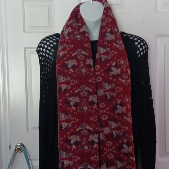 Red Patterned Scarf - Picture 4 of 4